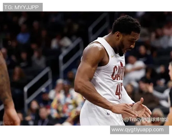 米切尔半场状态未热身9投仅3中三分1中3仅得8分助攻表现平平