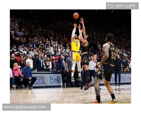 曼恩火力全开7投6中三分球完美表现助力球队拿下15分与3个篮板